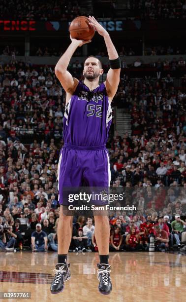 Brad Miller of the Sacramento Kings shoots against the Portland Trail Blazers during the game on November 24, 2008 at the Rose Garden in Portland,...