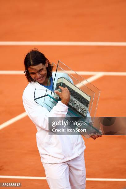 Rafael NADAL - NADAL bat le record de 54 victoires consecutives sur terre battue de VILAS - - Roland Garros 2006 - 2eme journee - Tennis -