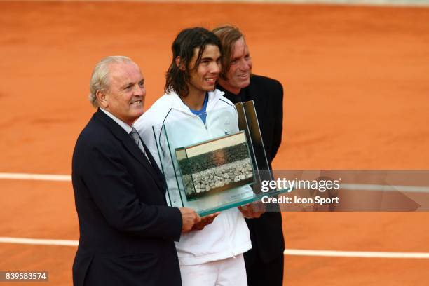 Christian BIMES - Rafael NADAL et Guillermo VILAS - NADAL bat le record de 54 victoires consecutives sur terre battue de VILAS - - Roland Garros 2006...