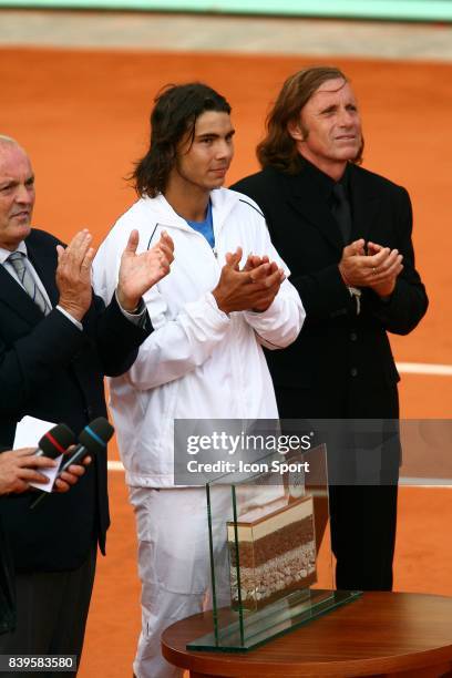 Christian BIMES - Rafael NADAL et Guillermo VILAS - NADAL bat le record de 54 victoires consecutives sur terre battue de VILAS - - Roland Garros 2006...