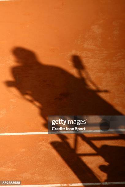 Illustration arbitre - Terre battue - - Roland Garros 2006 - 2eme journee - Tennis -