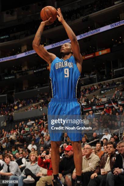 Rashard Lewis of the Orlando Magic shoots against the Los Angeles Clippers at Staples Center on December 8, 2008 in Los Angeles, California. NOTE TO...