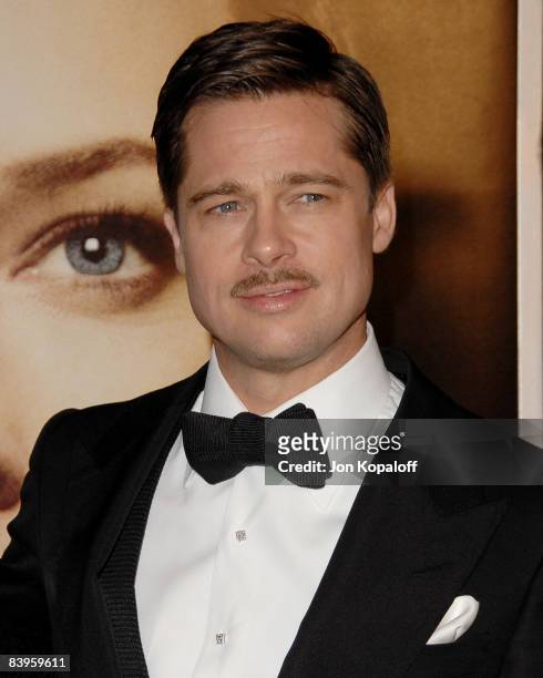 Actor Brad Pitt arrives at the Los Angeles Premiere "The Curious Case of Benjamin Buttons" at Mann's Village on December 8, 2008 in Westwood,...