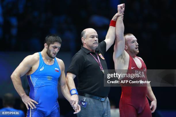 usas-kyle-snyder-celebrates-after-beating-russias-abdulrashid-sadulaev-in-the-mens-freestyle.jpg