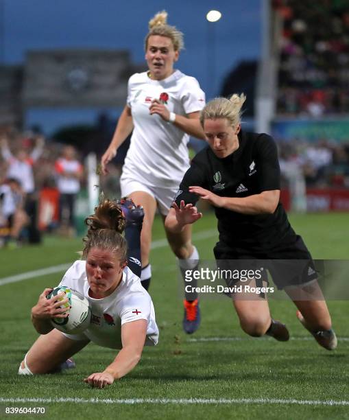 Lydia Thompson of England scores her team's second try of the game during the Women's Rugby World Cup 2017 Final between England and New Zealand on...