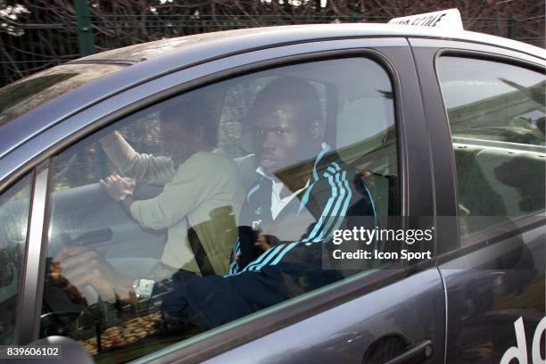 Ismaila TAIWO - - Arrivee a l'entrainement en voiture Auto Ecole,