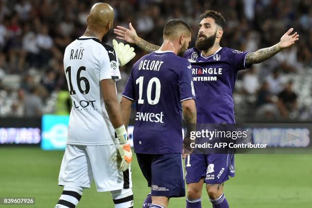 Toulouse's Swedish midfielder Jimmy Durmaz celebrates in front of Rennes' Algerian goalkeeper Rais M'Bolhi after scoring a goal during the French L1...
