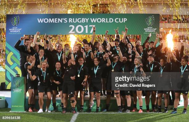 Fiao'o Faamausili of New Zealand lifts the trophy following the Women's Rugby World Cup 2017 Final between England and New Zealand on August 26, 2017...