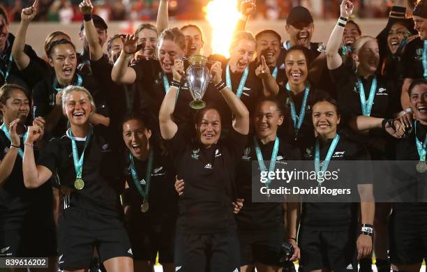 Fiao'o Faamausili of New Zealand lifts the trophy following the Women's Rugby World Cup 2017 Final between England and New Zealand on August 26, 2017...