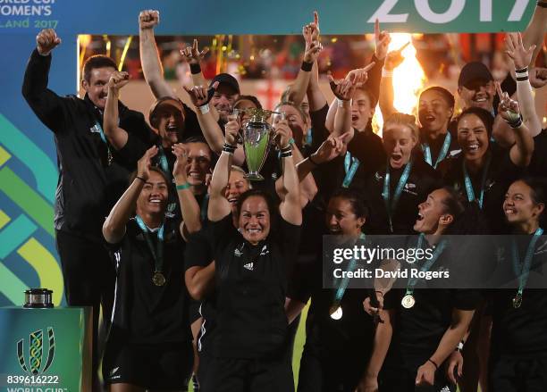 Fiao'o Faamausili of New Zealand lifts the trophy following the Women's Rugby World Cup 2017 Final between England and New Zealand on August 26, 2017...