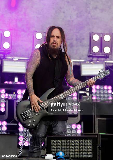 Reginald Arvizu of Korn performs at Reading Festival at Richfield Avenue on August 26, 2017 in Reading, England.