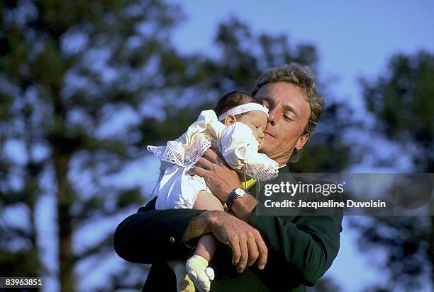 Winner Bernhard Langer victorious with daughter, Christina and green jacket at Augusta National Golf Club. Augusta, GA 4/7/1993 CREDIT: Jacqueline...