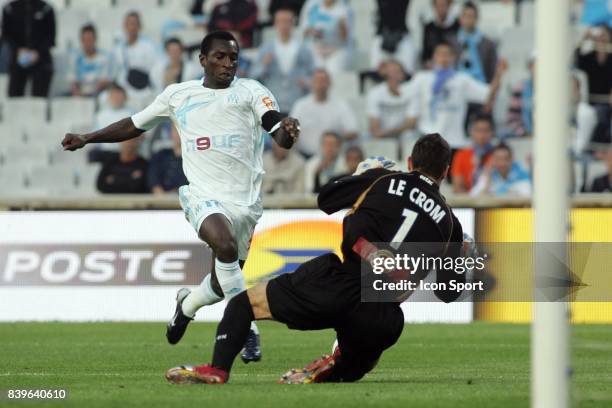 Duel Mamadou NIANG / Ronan LE CROM - - Marseille / Troyes - 33eme journee de Ligue 1 -