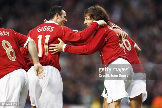 Joie de Ryan GIGGS et Gabriel HEINZE - Manchester united / Milan AC - - 1/2 Finale CHampions League 2006/2007 -