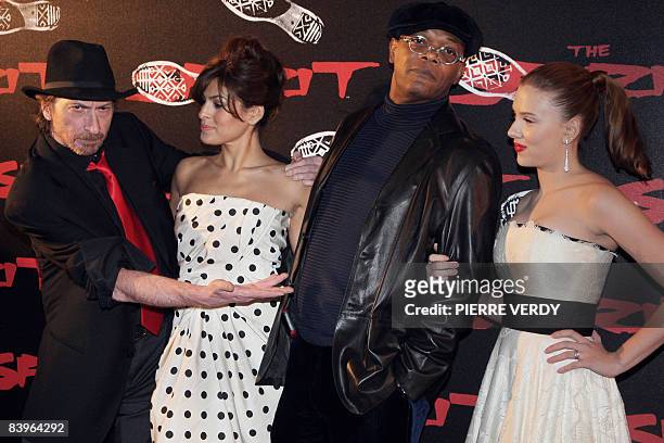 Diretor Franck Miller , actress Scarlett Johansson and Eva Mendes, actor Samuel L. Jackson, pose as they arrive for a screening of their film "The...