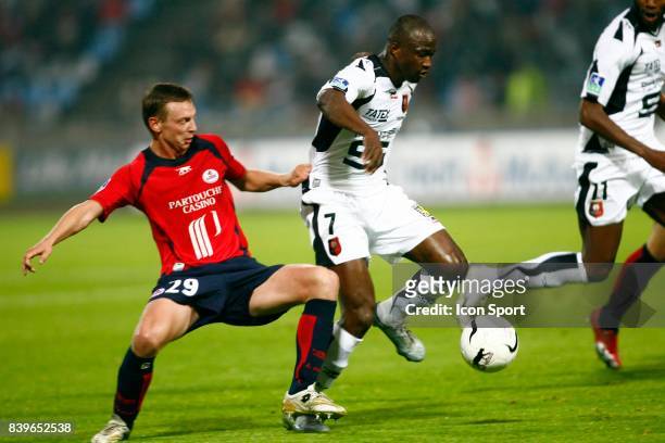 Stephane DUMONT / John UTAKA - - Lille / Rennes - 36eme journee de Ligue 1 -
