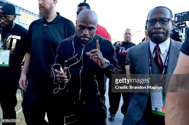 Floyd Mayweather Jr. Arrives at the arena for his super welterweight boxing match against Conor McGregor on August 26, 2017 at T-Mobile Arena in Las...