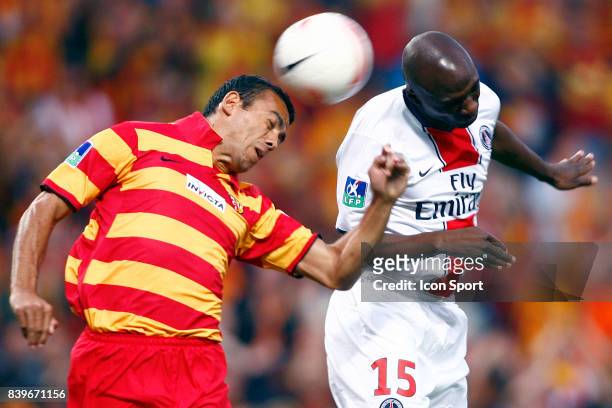 Duel HILTON / Zoumana CAMARA - - Lens / PSG - 2eme journee de Ligue 1 - 2007/2008 -