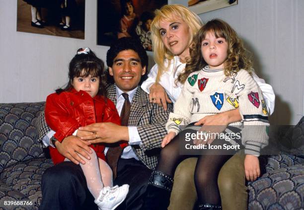 Diego Armando MARADONA avec sa femme et ses filles - ,