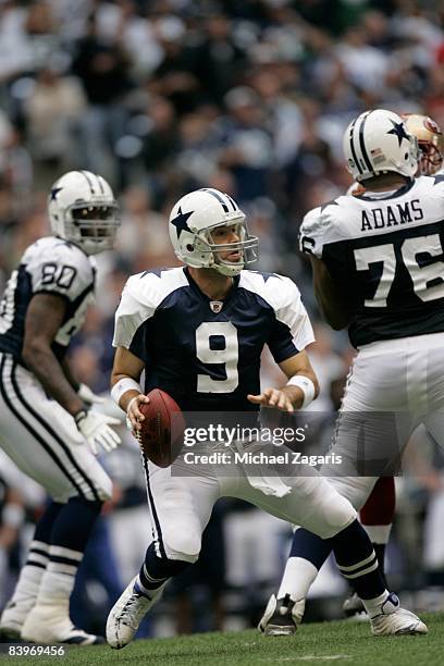 Tony Romo of the Dallas Cowboys passes the ball during an NFL football game against the San Francisco 49ers at Texas Stadium on November 23, 2008 in...