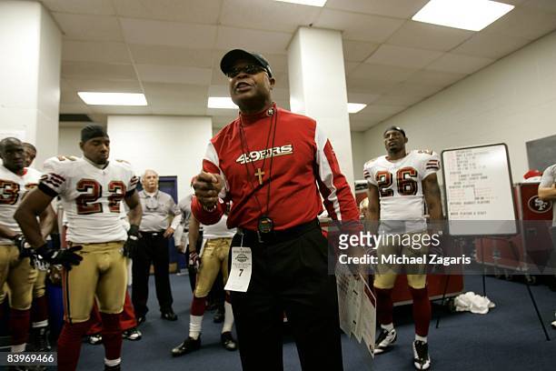 Head coach Mike Singletary of the San Francisco 49ers addresses the team in the locker room before an NFL football game against the Dallas Cowboys at...