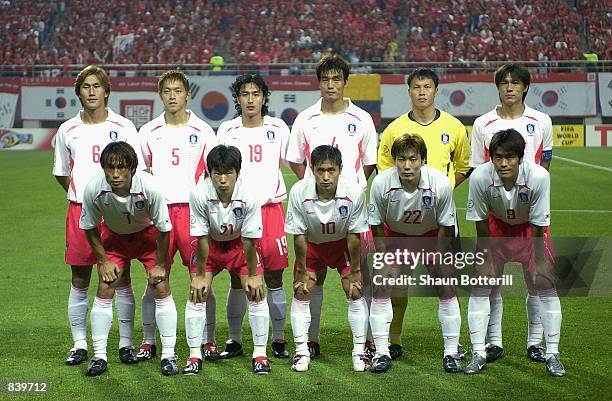 South Korea team group taken before the FIFA World Cup Finals 2002 Second Round match between South Korea and Italy played at the Daejeon World Cup...