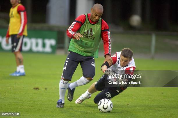 Thierry HENRY / Mickael LANDREAU - - Entrainement de l Equipe de France de football,