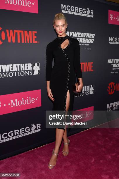 Model Karlie Kloss arrives on T-Mobile's magenta carpet duirng the Showtime, WME IME and Mayweather Promotions VIP Pre-Fight Party for Mayweather vs....