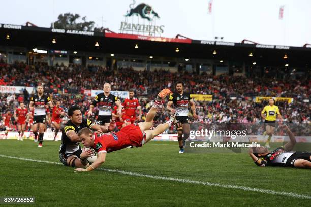 Matthew Dufty of the Dragons scores a try during the round 25 NRL match between the Penrith Panthers and the St George Illawarra Dragons at Pepper...