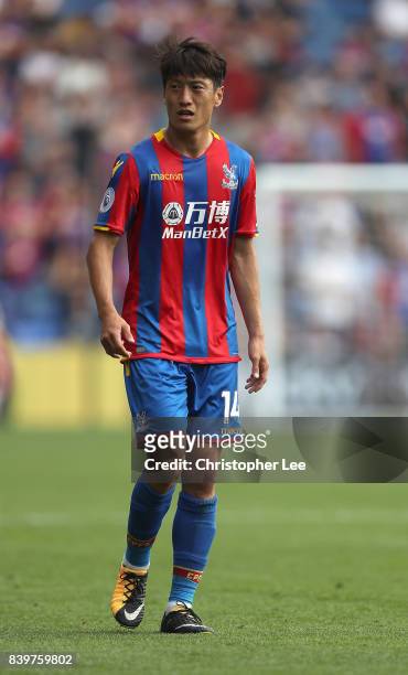 Chung-yong Lee of Crystal Palace during the Premier League match between Crystal Palace and Swansea City at Selhurst Park on August 26, 2017 in...