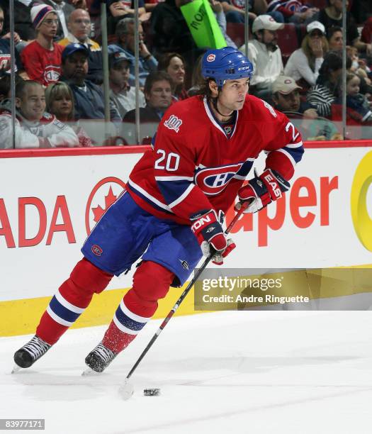 Robert Lang of the Montreal Canadiens stickhandles the puck against the Calgary Flames at the Bell Centre on December 9, 2008 in Montreal, Quebec,...