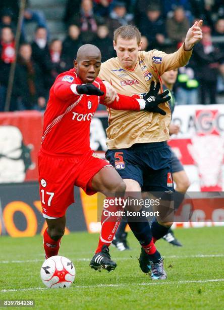 Carlos SANCHEZ MORENO / Mathieu BODMER - - Valenciennes / Lyon - 31e journee Ligue 1,