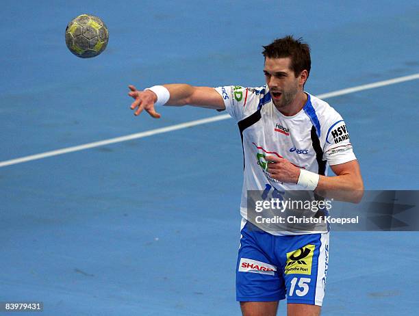 Guillaume Gille of Hamburg passes the ball during the Handball Bundesliga match between VfL Gummersbach and HSV Hamburg THW Kiel at the Lanxess Arena...