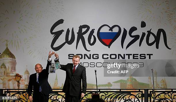Belgrade's Mayor Dragan Dilas hands Moscow Mayor Yury Luzhkov symbolic keys to previous Eurovision song contest host cities, in Moscow on December...