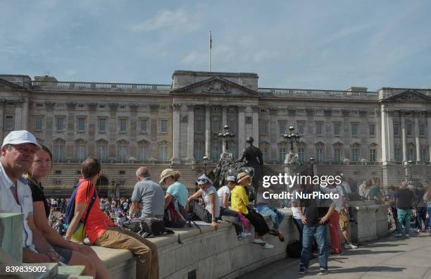 Hundreds of people gather outside Buckingham Palace, London, UK, on 26 August 2017 despite Friday nights attack on police officers along the Mall.