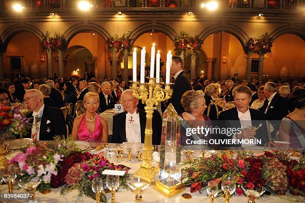 The 2008 Nobel laureate of Literature French Jean-Marie Le Clezio speaks with Princess Christina of Sweden, as Medicine laureate Germany's Harald zur...