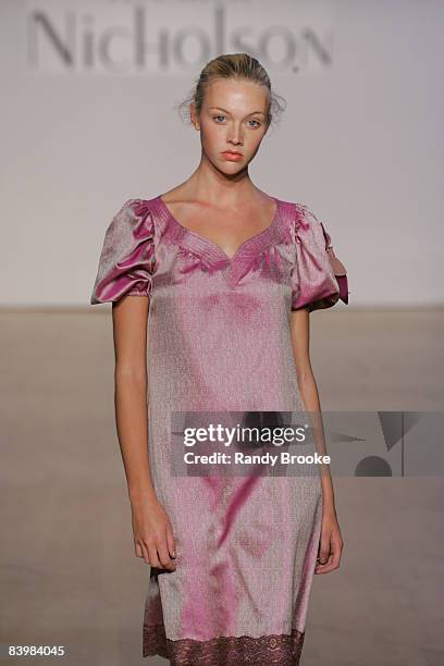 Heather Hahn wearing Jennifer Nicholson Spring 2006