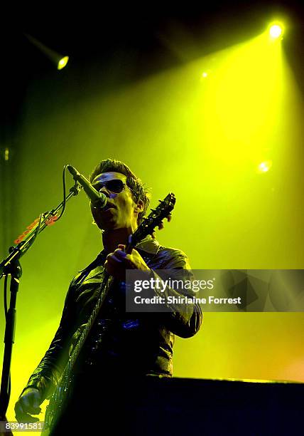 Kelly Jones of Stereophonics performs at Manchester Evening News Arena on December 10, 2008 in Manchester, England.