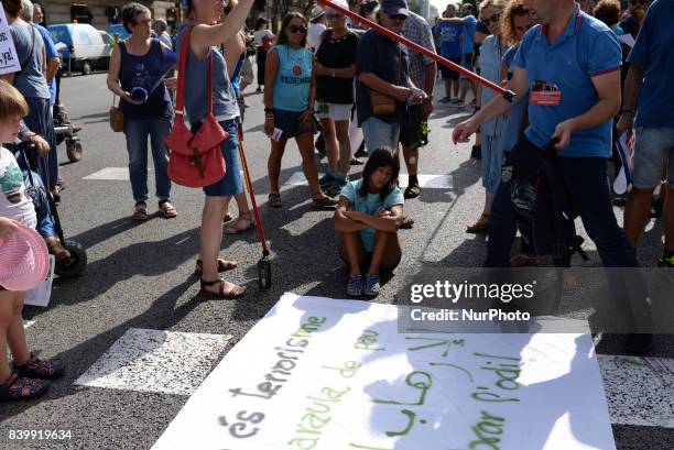 People display flowers, messages and candles to pay tribute to the victims of the Barcelona and Cambrils attacks in Cambrils on August 26, 2017. The...
