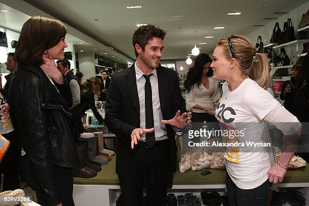 Mandy Moore, Dave Annable, and Hilary Duff at the "Stand Up To Cancer" Charity Event at Kitson Studio on December 10, 2008 in Los Angeles, California.