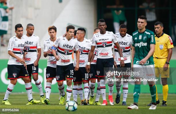 Hernanes of Sao Paulo celebrates their second goal during the match between Palmeiras and Sao Paulo for the Brasileirao Series A 2017 at Allianz...