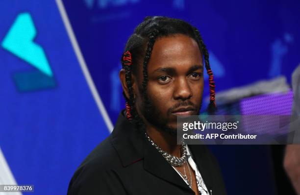 Recording artist Kendrick Lamar arrives at the MTV Video Music Awards 2017, in Inglewood, California, on August 27, 2017. / AFP PHOTO / TOMMASO BODDI