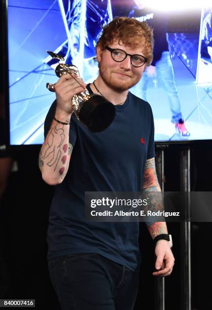 Ed Sheeran, winner of Artist of the Year, poses in the press room during the 2017 MTV Video Music Awards at The Forum on August 27, 2017 in...
