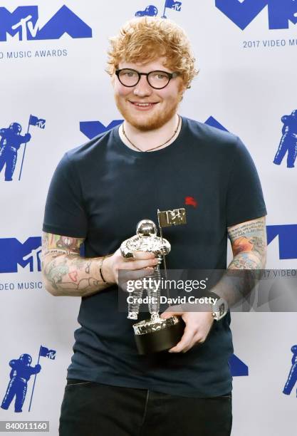 Ed Sheeran, winner of Artist of the Year, poses in the press room during the 2017 MTV Video Music Awards at The Forum on August 27, 2017 in...