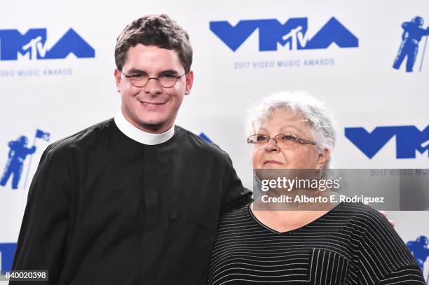 Rev. Robert Wright Lee IV and Susan Bro pose in the press room during the 2017 MTV Video Music Awards at The Forum on August 27, 2017 in Inglewood,...