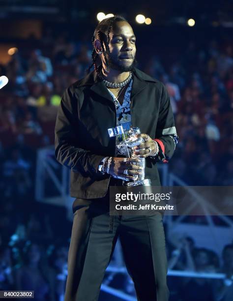 Kendrick Lamar accepts the Best Hip Hop award for 'Humble' during the 2017 MTV Video Music Awards at The Forum on August 27, 2017 in Inglewood,...