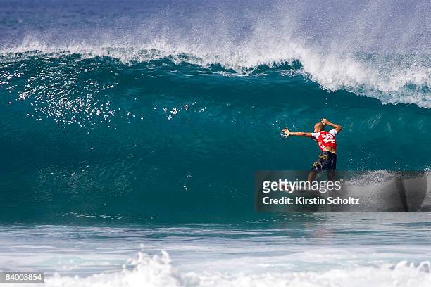 Kelly Slater of the USA competes in the Vans Triple Crown Of Surfing event, the Billabong Pipeline Masters at Banzai Pipeline on December 10, 2008 in...