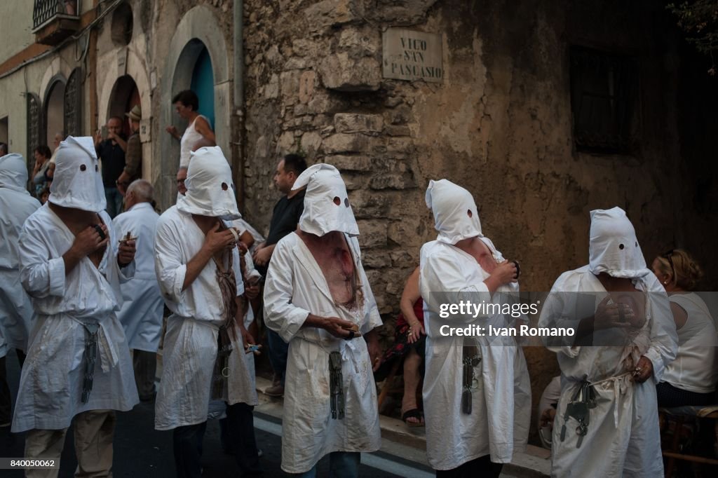 Sample Penitential Rites Battenti during the penitential procession beat their chests with ...