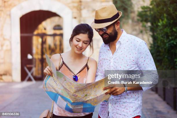 happy tourists couple holding map - city map with points of interest stock pictures, royalty-free photos & images