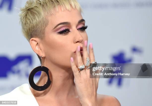 Katy Perry attends the 2017 MTV Video Music Awards at The Forum on August 27, 2017 in Inglewood, California.